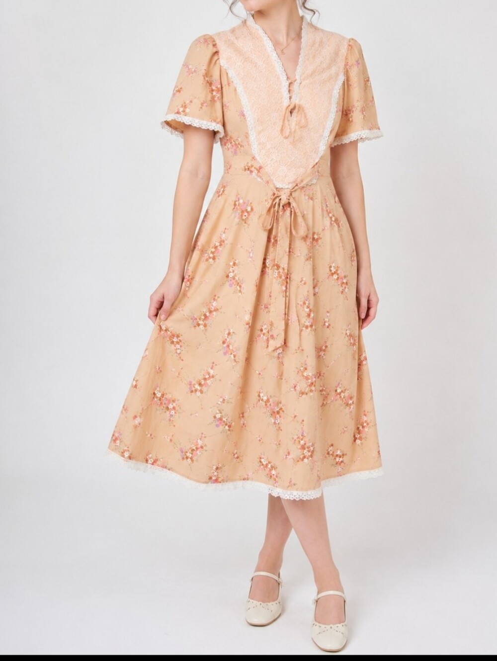 TrueVintage 70s Peach Floral Prairie Dress Lace Bib Puff Sleeve Cottagecore